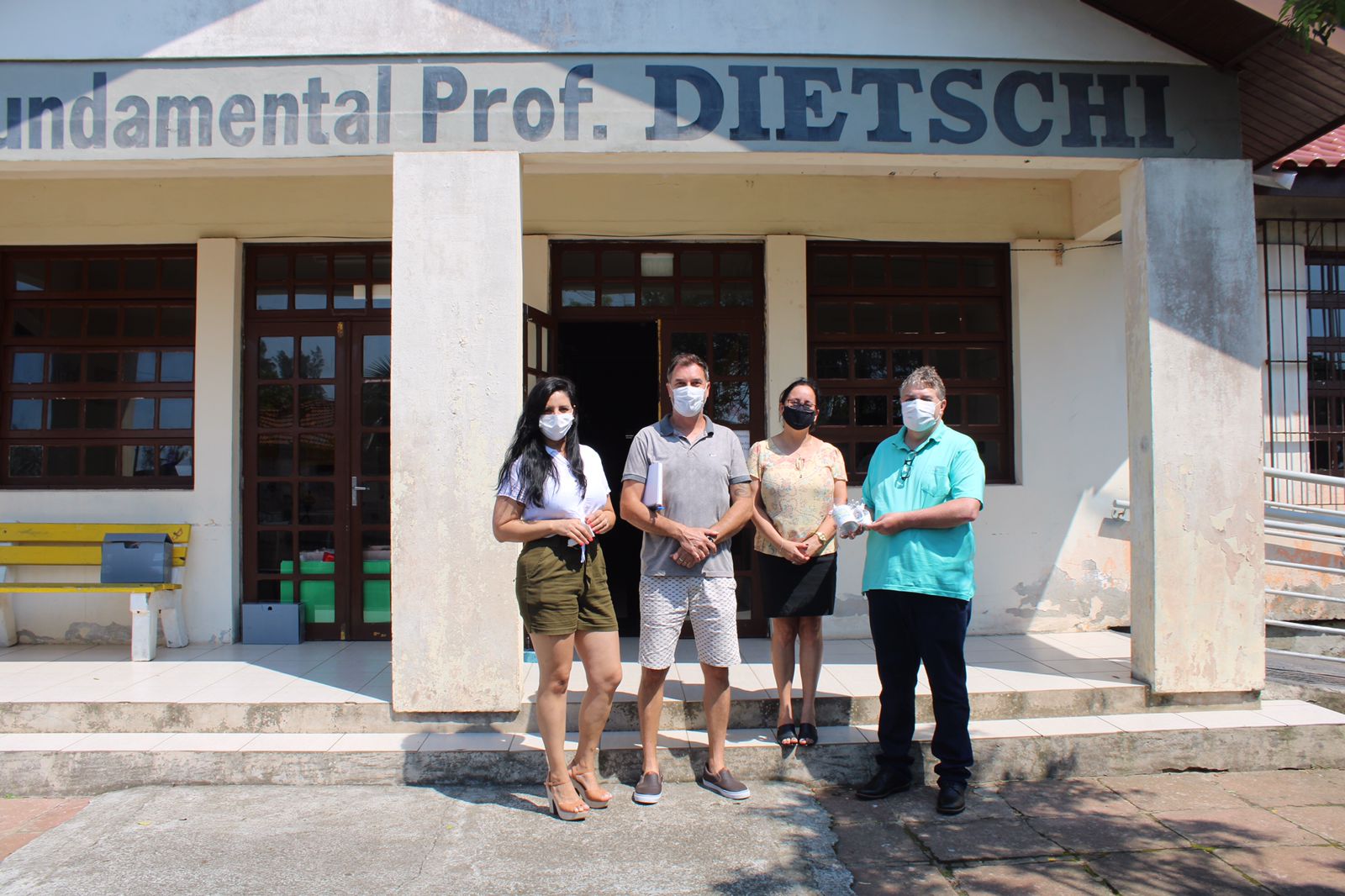 Com a entrega oficial das chaves, Escola de Ensino Fundamental Professor Dietschi passa a ser municipal