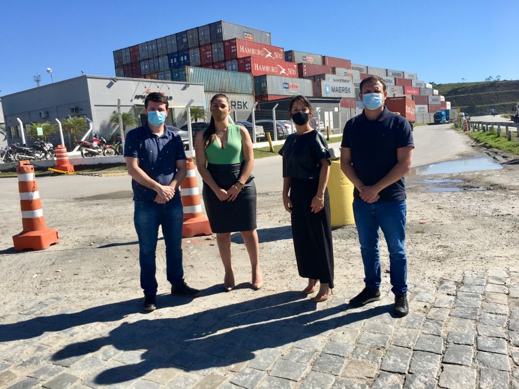 Representantes da Administração Pública de Arroio do Sal visitam o porto marítimo em Itapoá, Santa Catarina