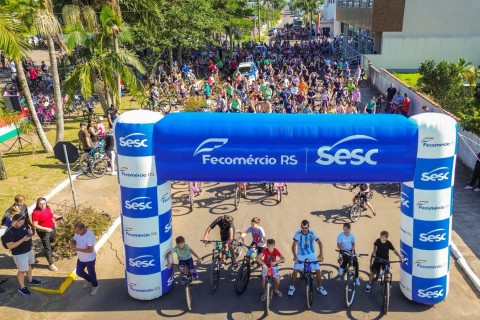 Passeio Ciclístico reúne cerca de mil pessoas em homenagem ao município