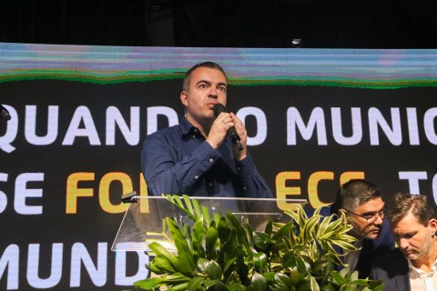 Presidente da AMLINORTE, Marcos Venicios, participa da abertura da Assembleia de Verão da Famurs em Torres