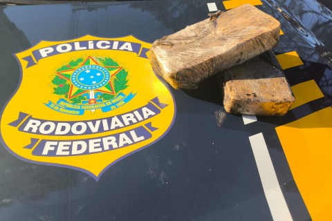 PRF prende mulher com mais de 2 kg de crack na BR-101 em Torres