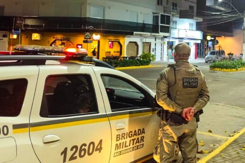 Brigada Militar prende homem com extensa ficha criminal no Centro de Torres