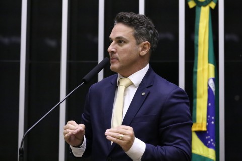 Oposição denuncia omissão de Lula e aponta motivos para impeachment