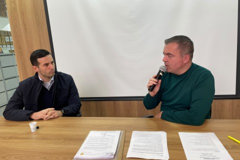 Prefeitos recebem secretários de Estado e deputado em Assembleia da Amlinorte
