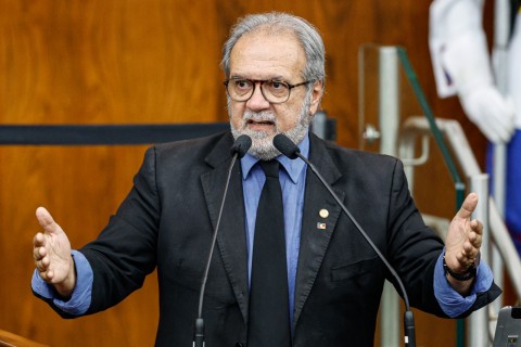 Deputado Victorino quer garantir professores concursados na rede pública