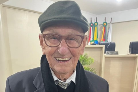 Aos 104 anos, Joaquim Maggi Justo recebe título de Cidadão Emérito em noite histórica na Câmara de Três Cachoeiras
