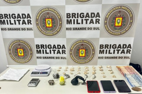 BM prende sete pessoas, apreende adolescente e mais de 400 porções de drogas