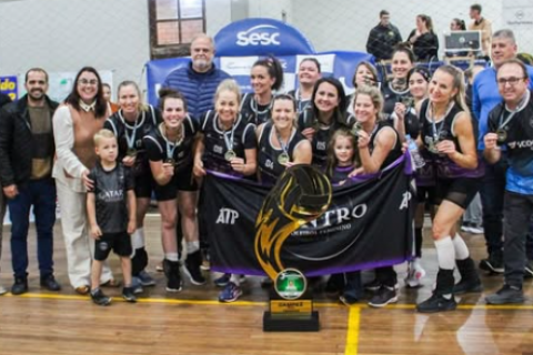 Centro conquista o campeonato do voleibol de Três Cachoeiras nas categorias feminina e masculina