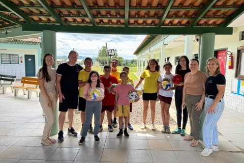 Educação de Morrinhos do Sul realiza entrega de lembranças de Natal aos alunos da rede municipal