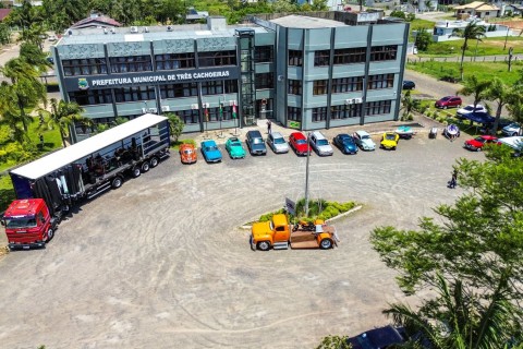 1º Fest Car reúne mais de 50 veículos antigos e movimenta o centro de Três Cachoeiras