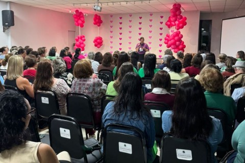 Noite das Mulheres reúne participantes em encontro no auditório da Prefeitura de Três Cachoeiras